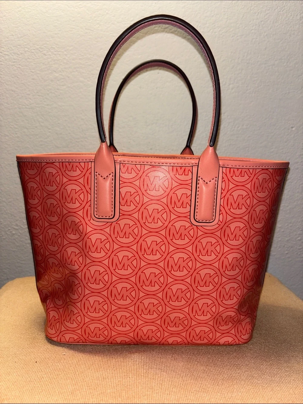 Michael Kors
JODIE SMALL LOGO JACQUARD TOTE BAG - Picture 3 of 6